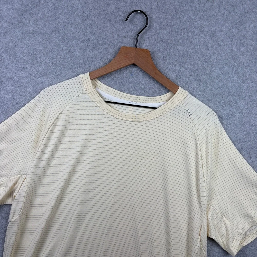Lululemon Drysense Shirt Mens 2XL Yellow Short Sleeve Curve Hem Stretch Gym Tee